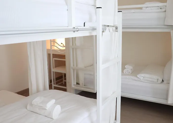 Rest Poshtel Hotel 3*